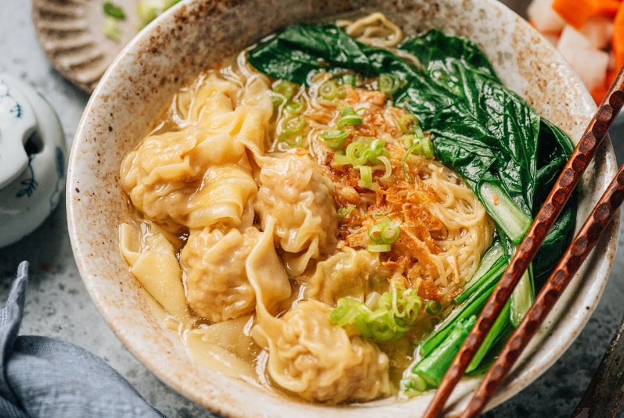 Mì hoành thánh là món ăn khá đơn giản nhưng rất được nhiều du khách yêu thích