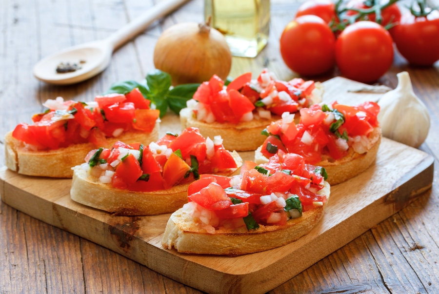 Bruschetta là một món khai vị truyền thống của Ý