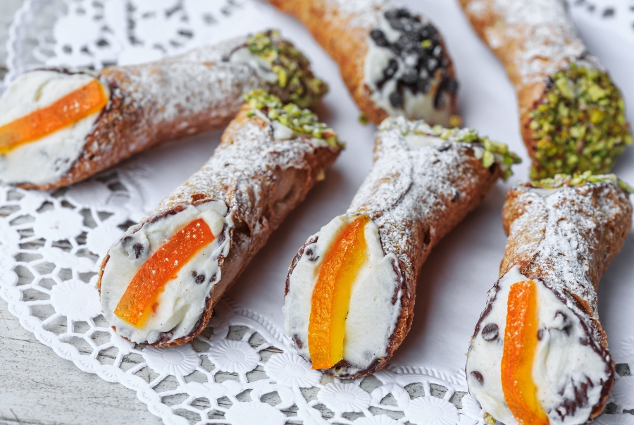 Cannoli là món tráng miệng có nguồn gốc từ đảo Sicily
