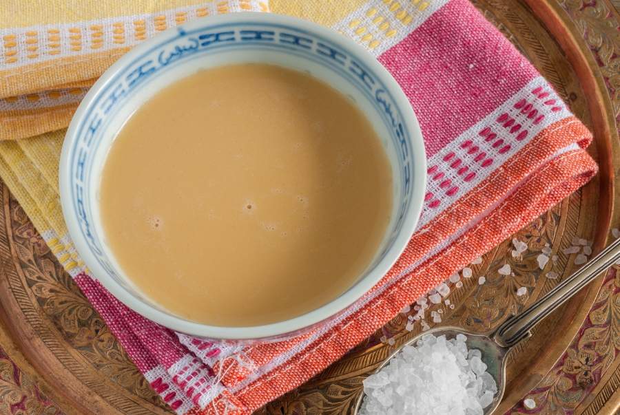 Trà bơ Nạp Tây là thức uống truyền thống của người dân nơi đây