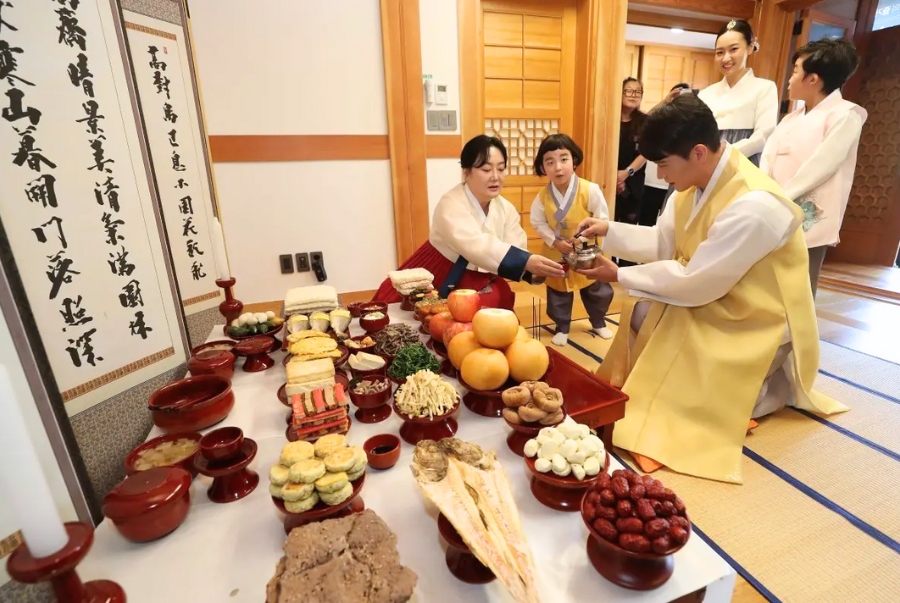 Lễ cúng tổ tiên Charye là nghi thức quan trọng nhất trong ngày Tết cổ truyền