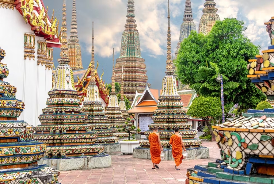 Du khách còn có thể trải nghiệm massage truyền thống Thái Lan trong khuôn viên chùa