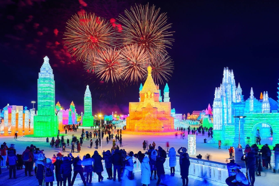 Lễ hội băng đăng quốc tế Cáp Nhĩ Tân được tổ chức thường niên tại công viên băng tuyết thế giới