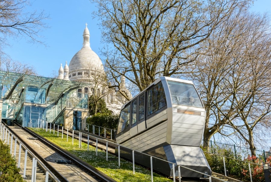 Funiculaire là tuyến cáp kéo ngắn để di chuyển lên khu vực gần nhà thờ Sacré Cœur