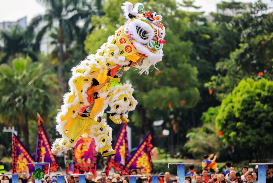 Những màn múa lân đặc sắc được dàn dựng công phu trong những ngày đầu xuân
