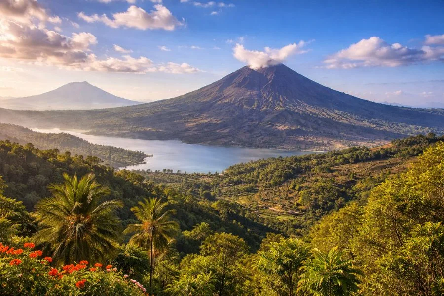 Mount Batur là một trong những địa điểm trekking nổi tiếng bậc nhất tại Bali