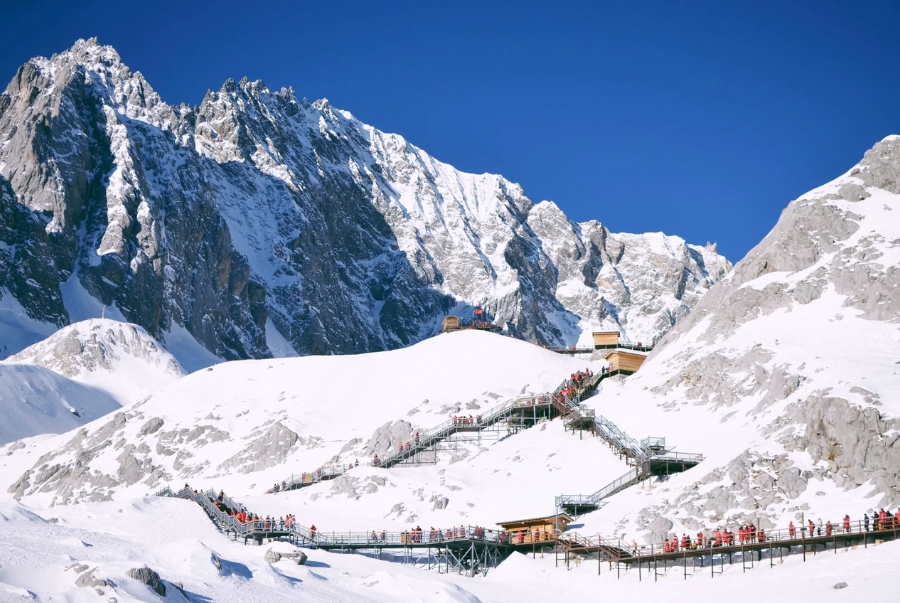 Núi tuyết Ngọc Long là biểu tượng của vẻ đẹp Lệ Giang