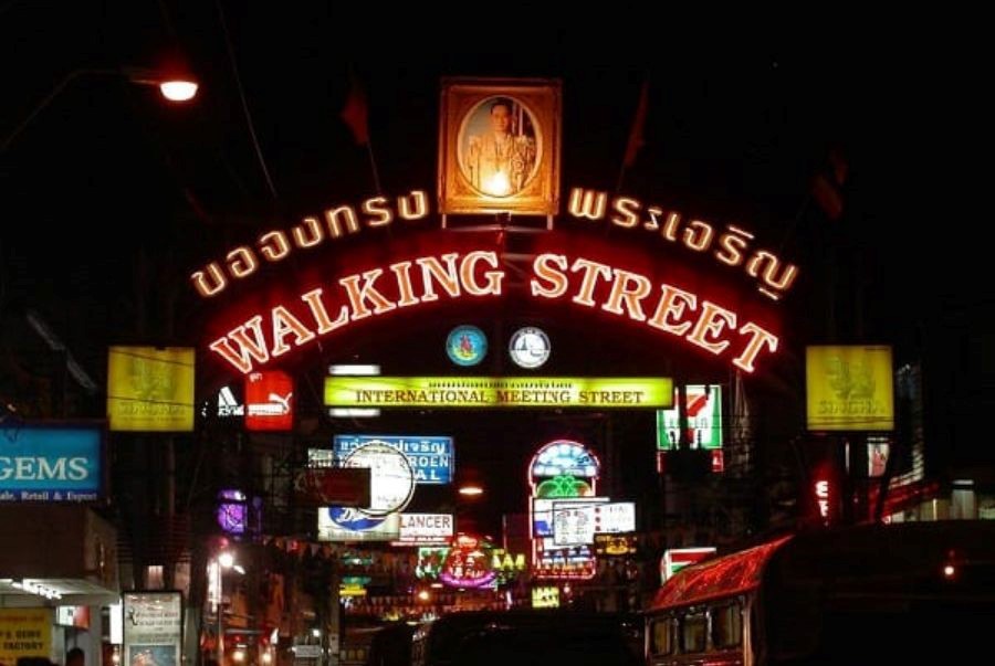 Walking Street - biểu tượng sôi động về đêm của thành phố biển Pattaya