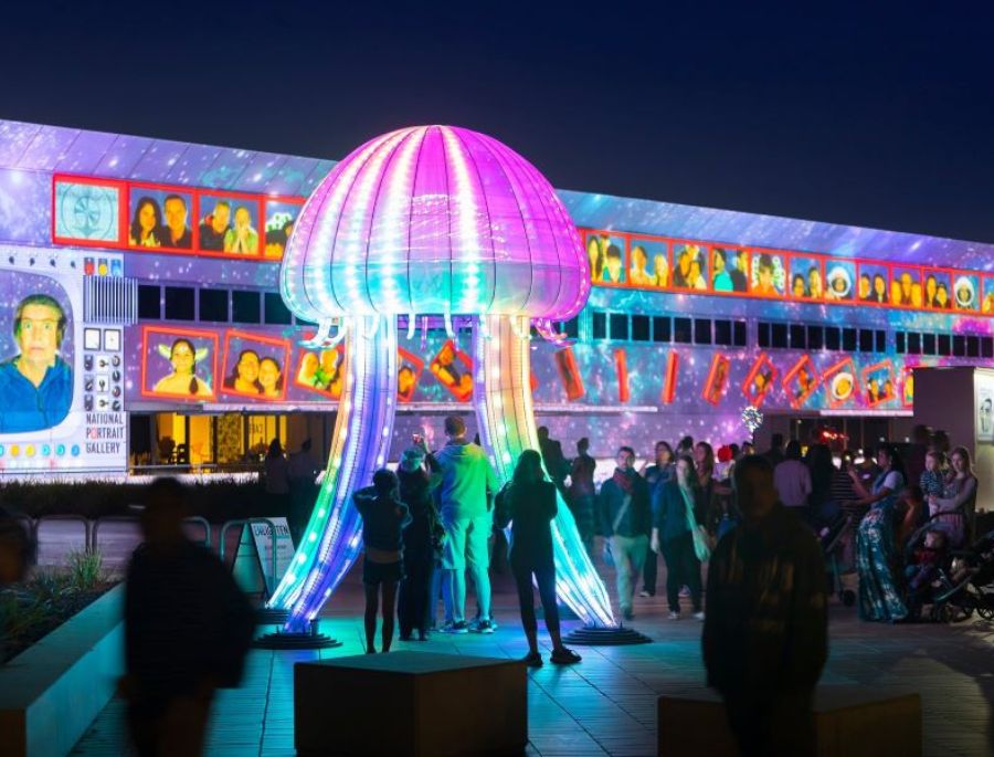 Khung cảnh rực rỡ trong khoảng thời gian diễn ra lễ hội ánh sáng Enlighten