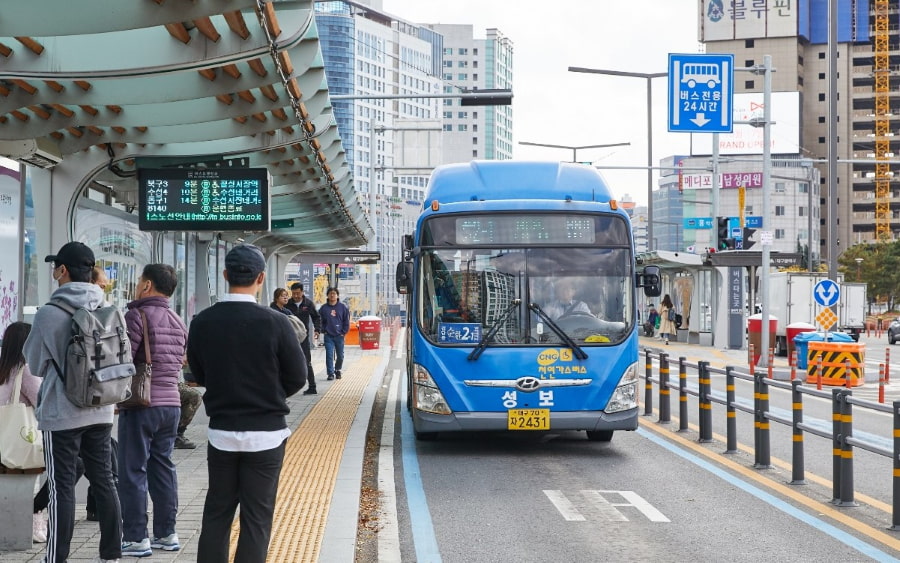 Hệ thống giao thông công cộng ở Seoul được đánh giá là hiện đại, giúp bạn di chuyển khắp thành phố một cách thuận tiện