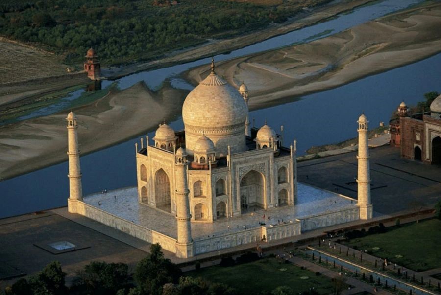 Toàn cảnh Taj Mahal tráng lệ bên bờ sông Yamuna