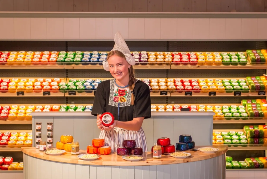 Đến trang trại phô mai bạn có cơ hội được nếm thử nhiều loại phô mai truyền thống