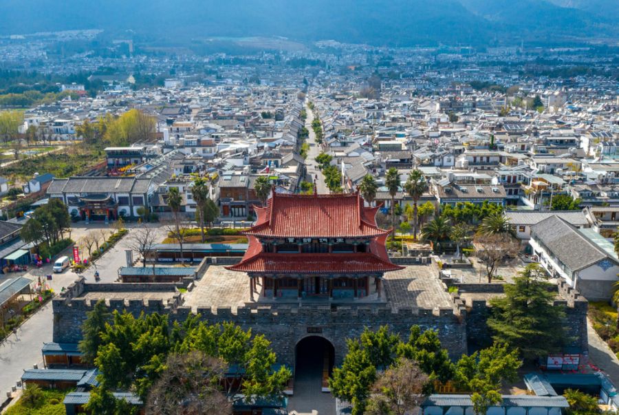  Thành Cổ Đại Lý sở hữu vị trí tuyệt đẹp, có núi, có sông, khiến ai cũng phải xiêu lòng khi ngắm nhìn