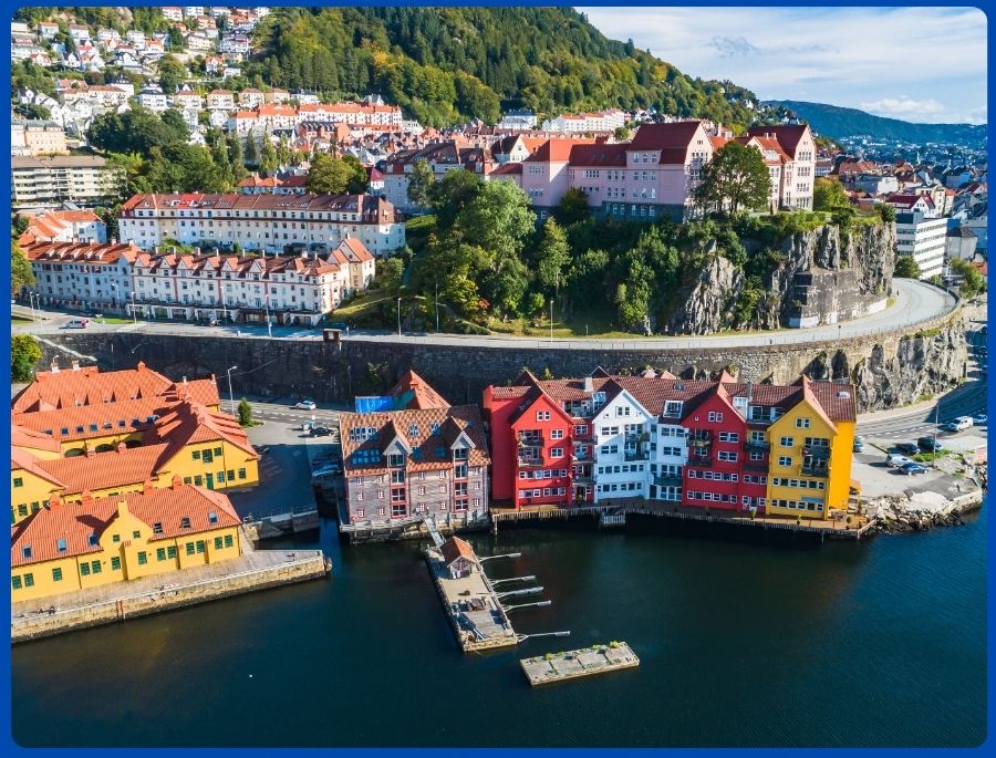 Bergen là một thành phố cổ kính nằm giữa khu vực núi non và biển cả của Bắc Âu