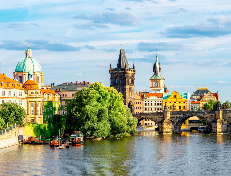 Prague là thủ đô của Cộng hòa Séc, nơi được ví như một viên ngọc giữa lòng châu Âu