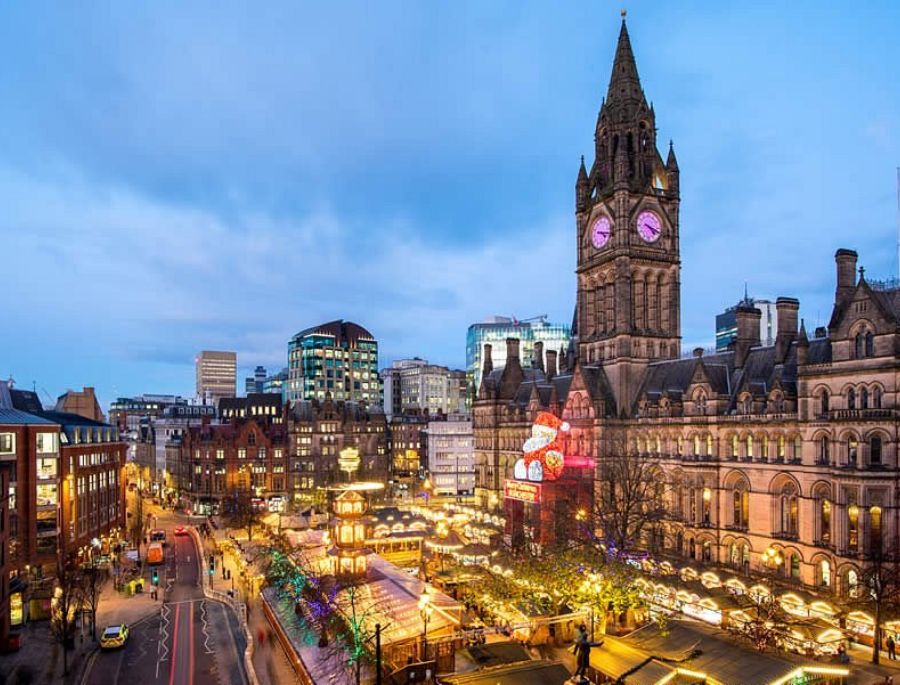 Khung cảnh lung linh, rực rỡ của Quảng trường Albert mỗi khi màn đêm buông xuống