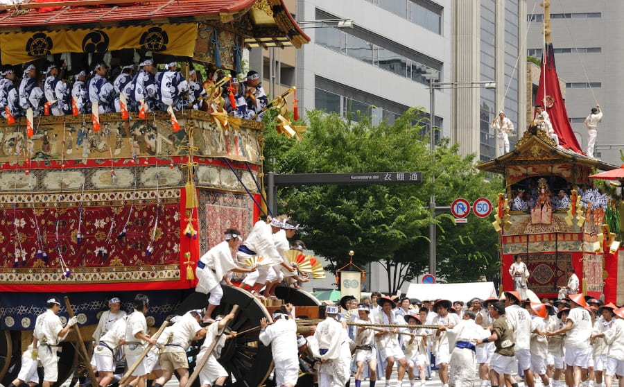 Lễ hội truyền thống Gion Matsuri thu hút hàng triệu du khách khi du lịch Nhật Bản