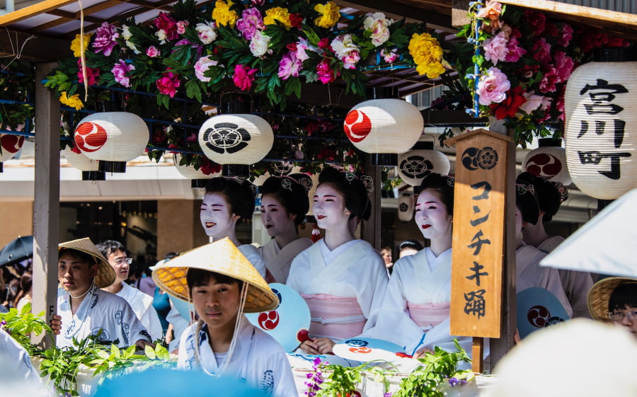 Tham gia Lễ hội Gion Matsuri không chỉ là xem một sự kiện, mà là một trải nghiệm văn hóa sâu sắc dành cho du khách