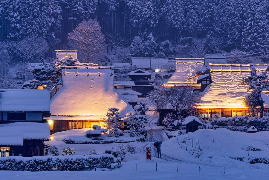 Miyama là ngôi làng cổ nổi tiếng với những ngôi nhà mái tranh truyền thống mang vẻ đẹp mộc mạc