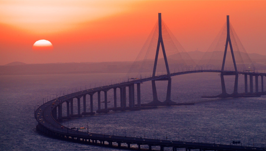 Cầu Incheon là một trong những cây cầu dây văng dài nhất thế giới và là biểu tượng kiến trúc hiện đại của Incheon