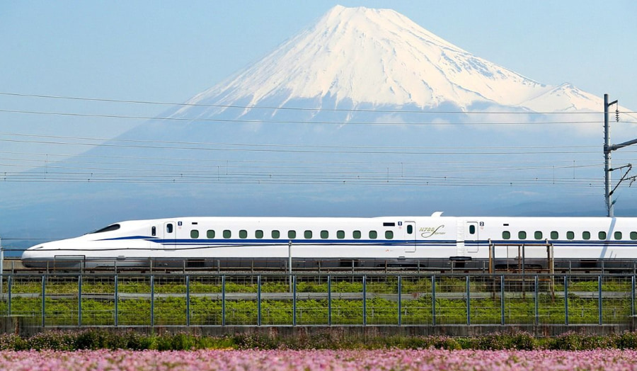 Shinkansen nổi tiếng về sự tiện lợi và đúng giờ khi di chuyển tại Nhật Bản