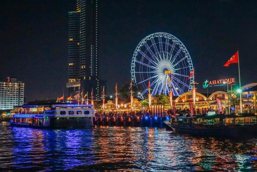 Asiatique The Riverfront là khu chợ được xây dựng trên nền bến cảng cũ nên mang đậm nét hoài cổ