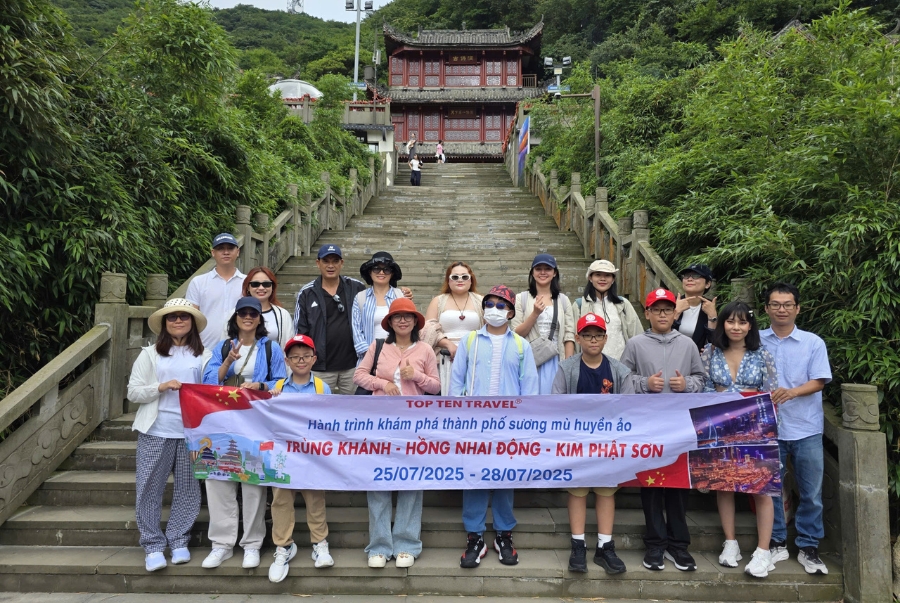 Du khách trải nghiệm nhiều điểm du lịch nổi bật trong hành trình đến Trùng Khánh