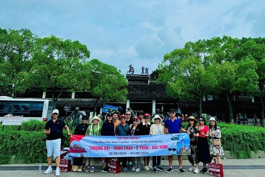 Trong tour Bắc Kinh - Hàng Châu - Ô Trấn - Thượng Hải du khách được tham quan nhiều điểm đến nổi tiếng