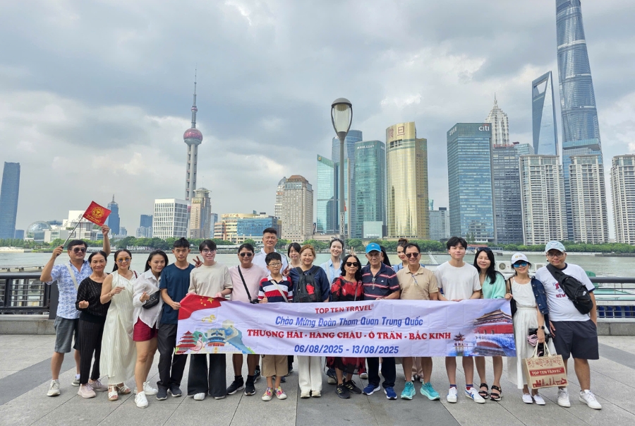 Đoàn khách Top Ten Travel trong tour Trung Quốc: Thượng Hải – Hàng Châu – Ô Trấn – Bắc Kinh