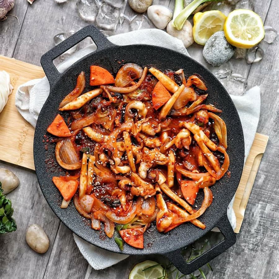 Nếu bạn là người yêu thích hương vị cay nồng, đậm đà thì mực xào cay chắc chắn là món hải sản không thể bỏ qua