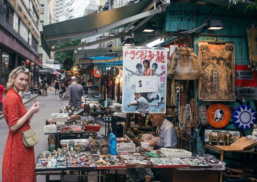 Chợ đêm Cat Street chính là điểm đến không thể bỏ qua khi du lịch Hong Kong