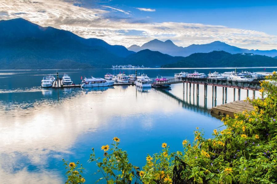 Hồ Nhật Nguyệt là hồ nước tự nhiên lớn nhất Đài Loan với vẻ đẹp nên thơ và hữu tình