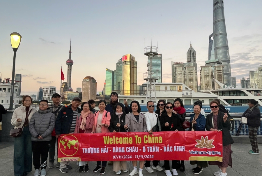 Đoàn khách Top Ten Travel khởi hành tour Bắc Kinh – Hàng Châu – Ô Trấn – Thượng Hải