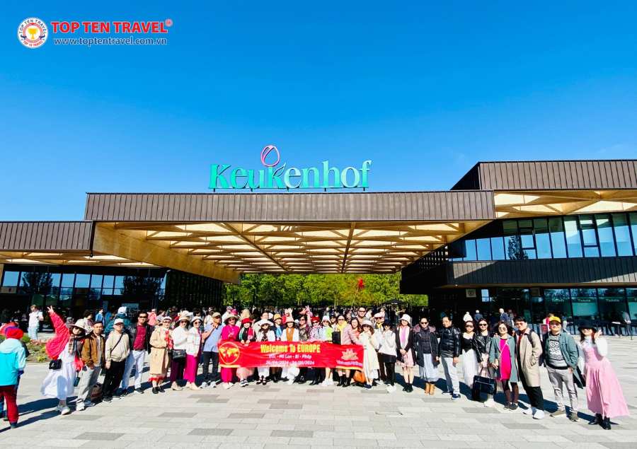 Đoàn Khách Top Ten Travel tham quan lễ hội hoa Tulip Keukenhof với hàng triệu bông hoa khoe sắc