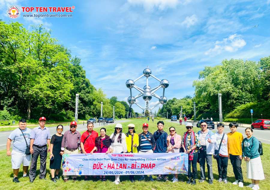 Atomium gây ấn tượng mạnh với thiết kế độc đáo mô phỏng cấu trúc phân tử phóng đại lên 165 tỷ lần