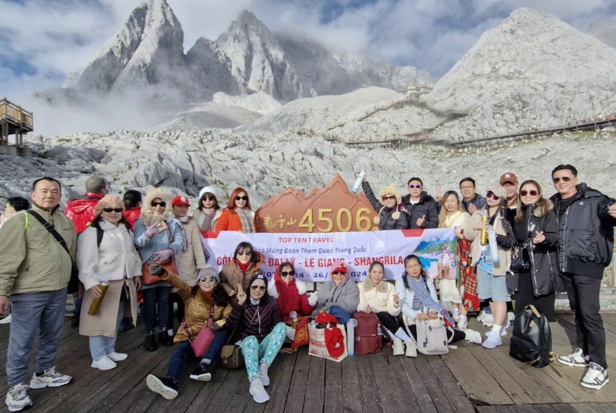 Top Ten Travel cùng du khách khám phá Núi Tuyết Ngọc Long