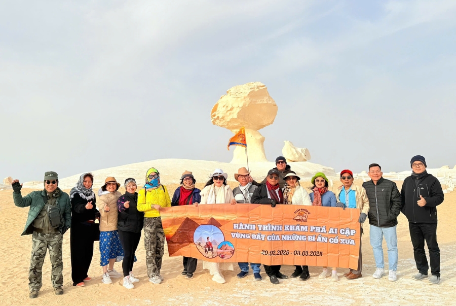 Hành trình khám phá vùng đất bí ẩn của đoàn khách Top Ten Travel