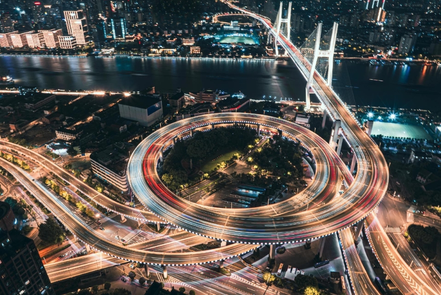 Cầu Nam Phố là biểu tượng giao thông hiện đại nổi bật với kiến trúc vòng xoắn ấn tượng