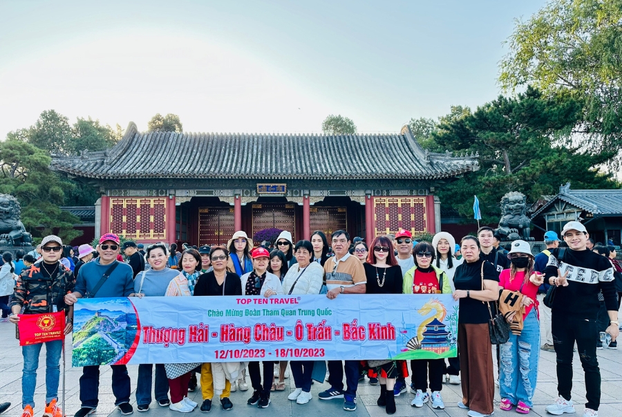 Đoàn khách Top Ten Travel cùng nhau trải nghiệm hành trình ý nghĩa tại đất nước Trung Hoa