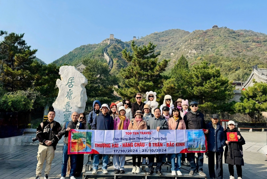 Du khách nhà Top Ten Travel cùng nhau trải nghiệm Vạn Lý Trường Thành