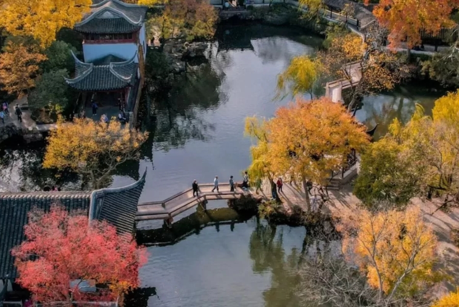 Sư Tử Lâm nổi bật với kiến trúc cổ và cảnh sắc mùa thu lãng mạn như bức tranh thủy mặc