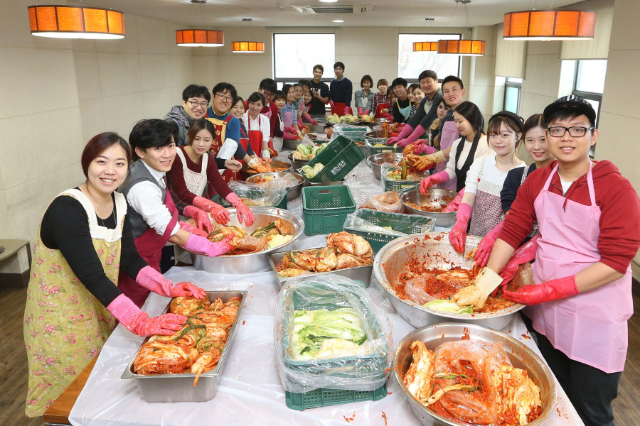 Tham gia lớp học làm kim chi, bạn có cơ hội tìm hiểu về lịch sử và văn hóa của Hàn Quốc