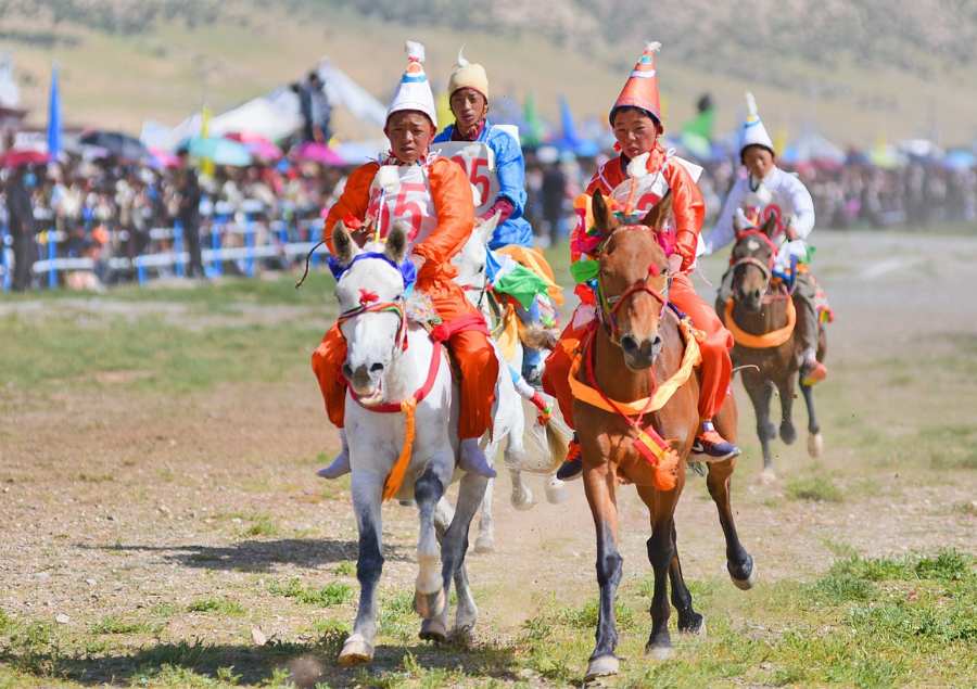 Lễ hội đua ngựa Naxi là một trong những sự kiện quan trọng nhất của người Naxi