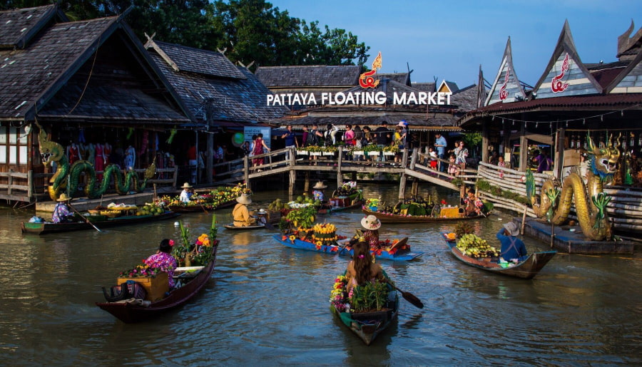 Chợ nổi Pattaya là một trong những địa điểm du lịch Thái lan nổi tiếng mà bạn không nên bỏ qua