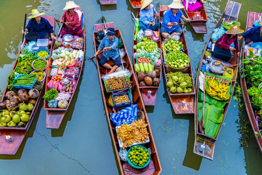 Đến chợ nổi Pattaya, bạn sẽ được trải nghiệm cuộc sống sông nước và tìm hiểu văn hóa của người dân địa phương