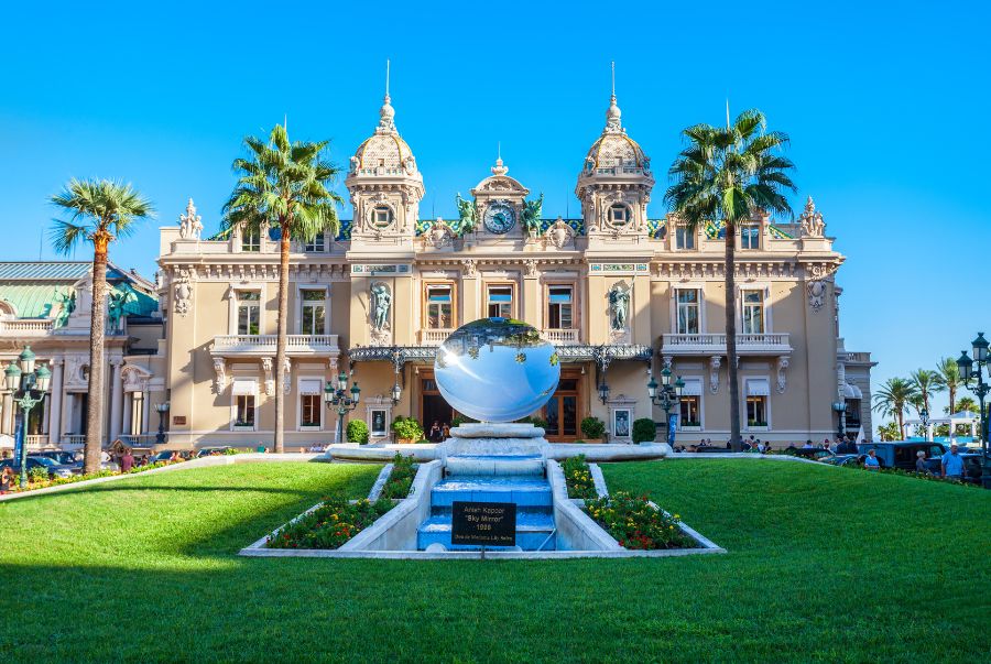 Sòng bạc Monte Carlo là biểu tượng quyền lực và sự xa hoa của công quốc Monaco