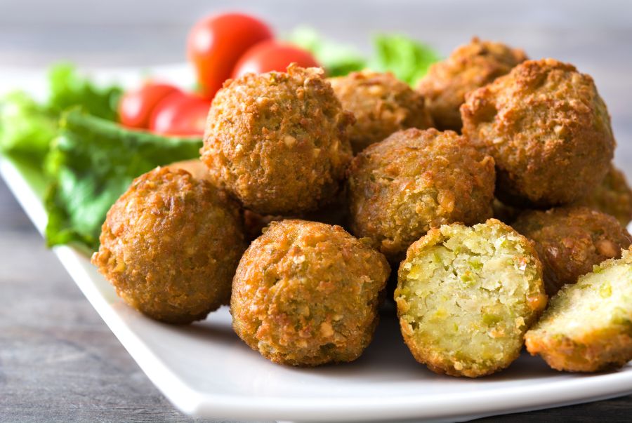 Falafel là món ăn chay trứ danh, bắt nguồn từ các quốc gia Trung Đông
