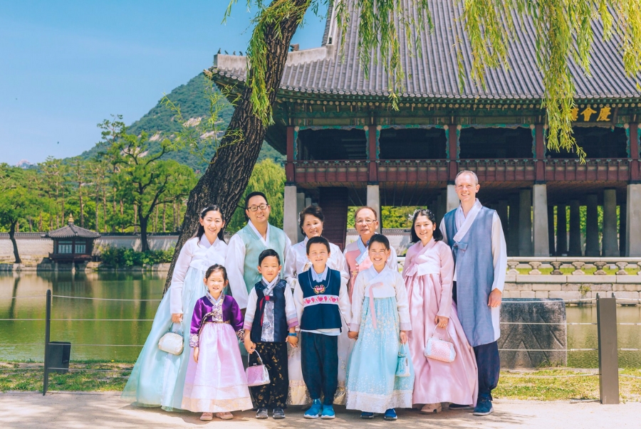 Mặc Hanbok trong ngày Tết là cách người Hàn gìn giữ nét văn hoá lâu đời