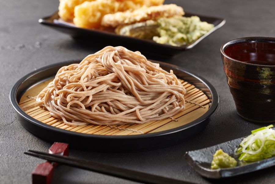 Toshikoshi Soba mang ý nghĩa về sự bền bỉ, trường thọ và may mắn