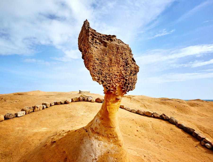 Đầu đá nữ hoàng là khối đá biểu tượng nổi tiếng nhất của công viên địa chất Dã Liễu